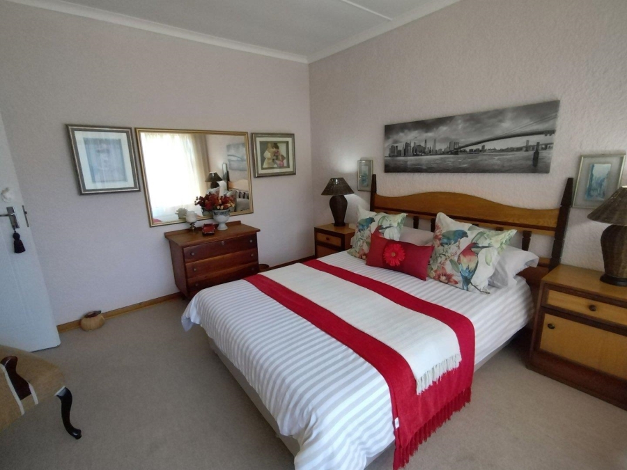 5 Bedroom Property for Sale in Wavecrest Eastern Cape